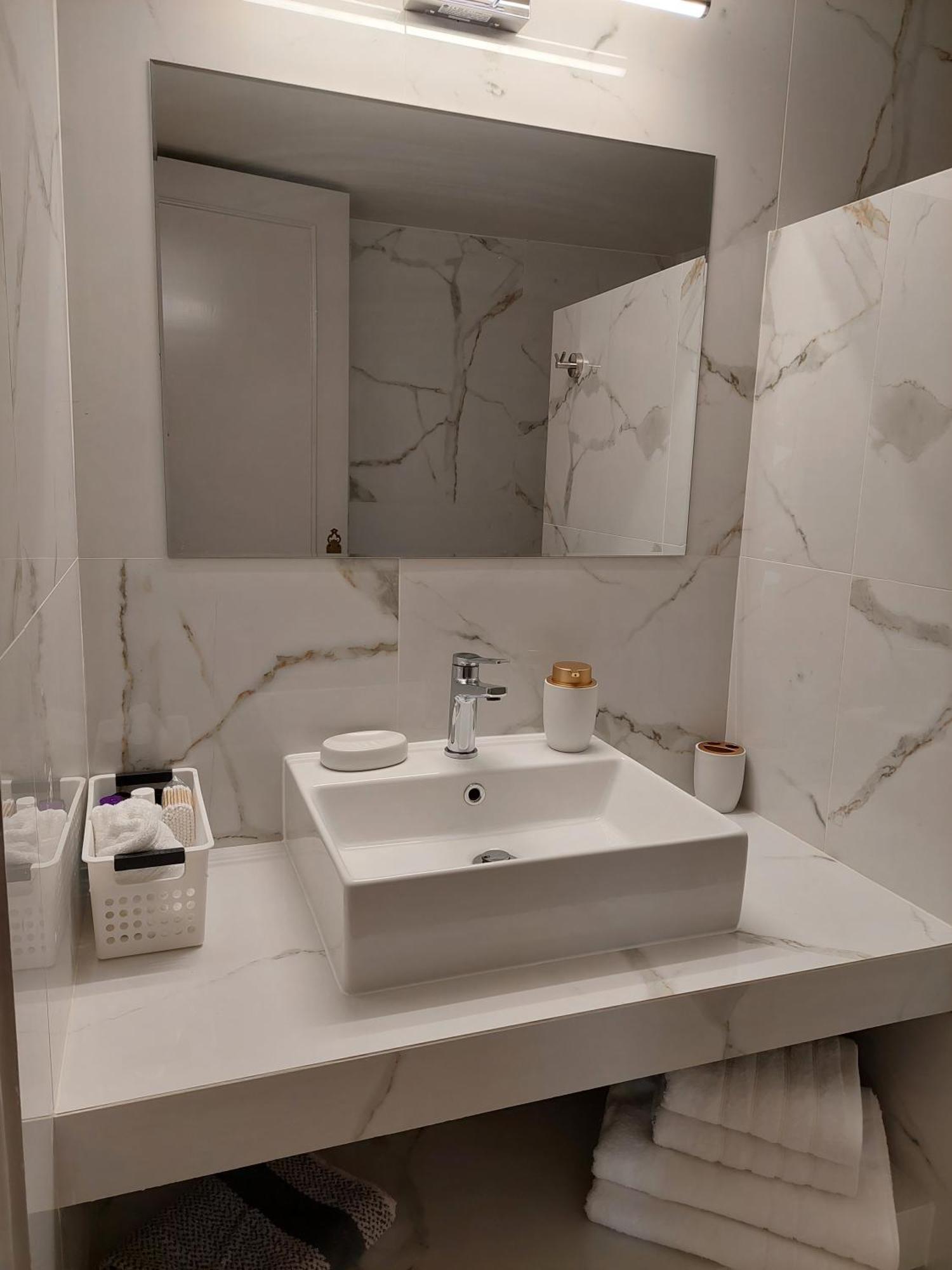 Bmv Apartments Athena Bagian luar foto